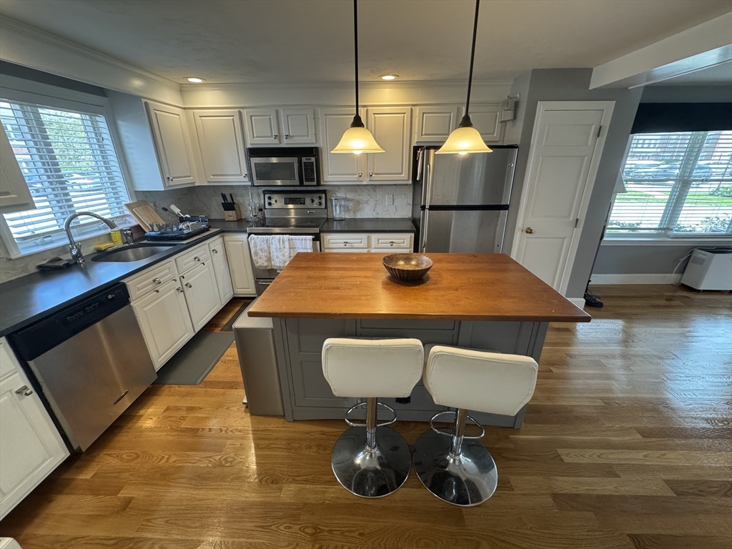 140 Quincy Shore Dr, Quincy, Massachusetts, 3 Bedrooms Bedrooms, 7 Rooms Rooms,2.5 BathroomsBathrooms,Residential Lease,For Rent,Quincy Shore Dr,73422141