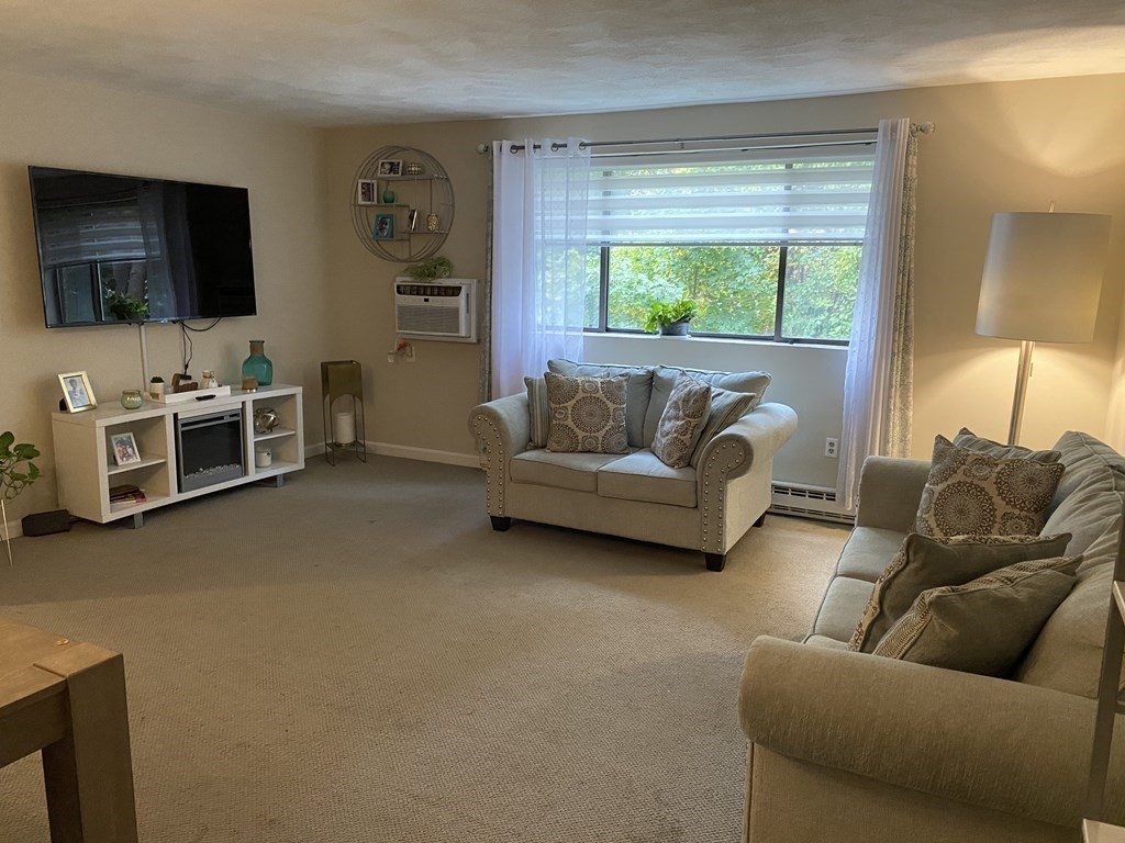 65 Milliken Avenue, Franklin, Massachusetts, 2 Bedrooms Bedrooms, 4 Rooms Rooms,1 BathroomBathrooms,Residential Lease,For Rent,Milliken Avenue,73422142