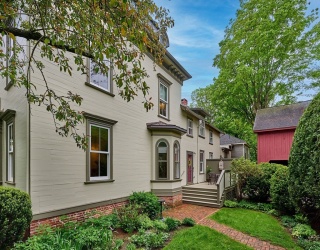 11 North Main Street, Williamsburg, Massachusetts, 2 Bedrooms Bedrooms, 6 Rooms Rooms,2.5 BathroomsBathrooms,Residential,For Sale,North Main Street,73382455