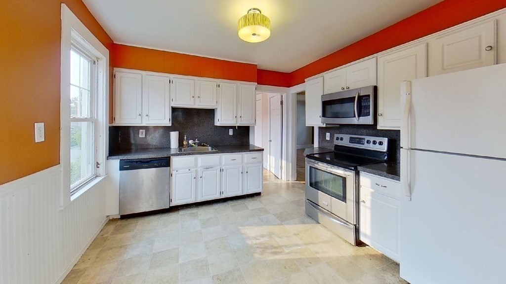 1 Windsor Road, Quincy, Massachusetts, 2 Bedrooms Bedrooms, 6 Rooms Rooms,1 BathroomBathrooms,Residential Lease,For Rent,Windsor Road,73407552