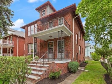 27 Alewife Brook Pkwy, Cambridge, Massachusetts, 4 Bedrooms Bedrooms, 11 Rooms Rooms,2 BathroomsBathrooms,Residential Income,For Sale,Alewife Brook Pkwy,73378517