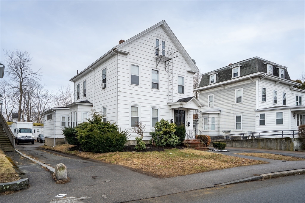 161 High St., Taunton, Massachusetts, 8 Bedrooms Bedrooms, 15 Rooms Rooms,3.5 BathroomsBathrooms,Residential Income,For Sale,High St.,73340989