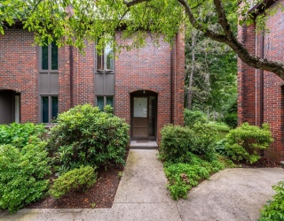 6 Webster Ct, Amherst, Massachusetts, 2 Bedrooms Bedrooms, 5 Rooms Rooms,1 BathroomBathrooms,Residential,For Sale,Webster Ct,73402257