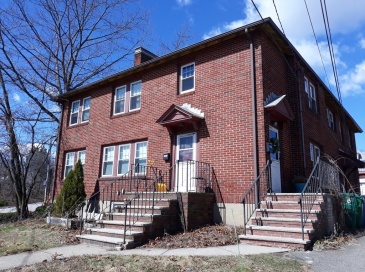 1667 Centre Street, Newton, Massachusetts, 3 Bedrooms Bedrooms, 7 Rooms Rooms,1 BathroomBathrooms,Residential Lease,For Rent,Centre Street,73422228