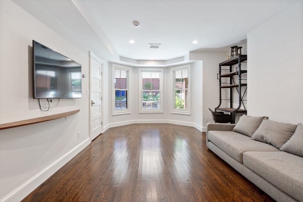 57 Monmouth, Brookline, Massachusetts, 1 Room Rooms,1 BathroomBathrooms,Residential Lease,For Rent,Monmouth,73422317