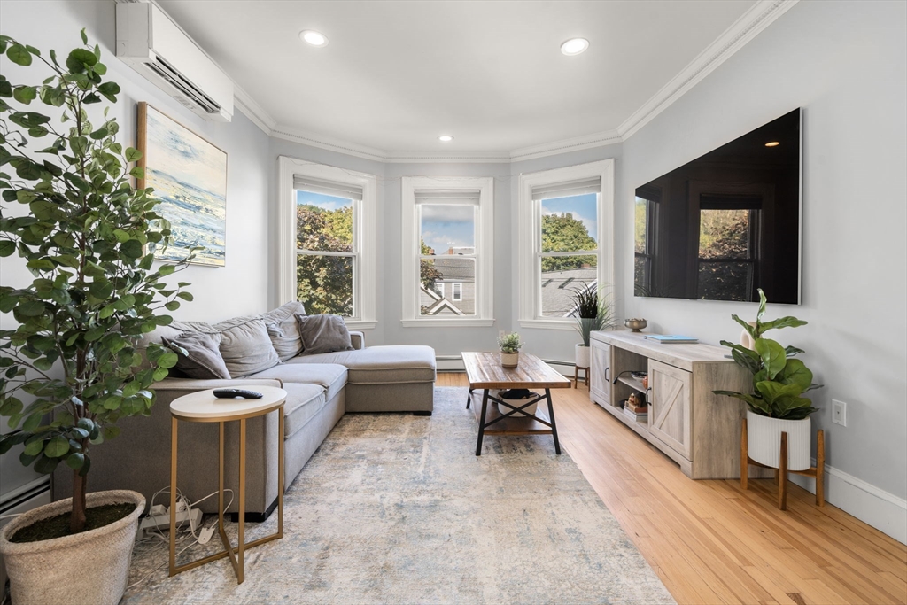 118 Franklin St, Brookline, Massachusetts, 3 Bedrooms Bedrooms, 7 Rooms Rooms,2 BathroomsBathrooms,Residential Lease,For Rent,Franklin St,73422356