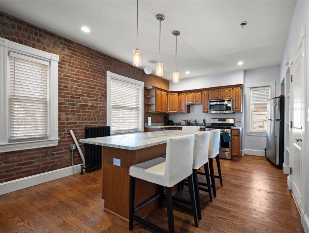 495 Broadway, Somerville, Massachusetts, 4 Bedrooms Bedrooms, 6 Rooms Rooms,1 BathroomBathrooms,Residential Lease,For Rent,Broadway,73422401