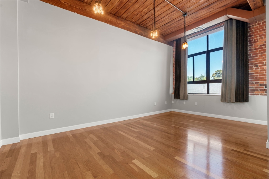 10 Lindwood, Malden, Massachusetts, 2 Bedrooms Bedrooms, 4 Rooms Rooms,1 BathroomBathrooms,Residential Lease,For Rent,Lindwood,73422402