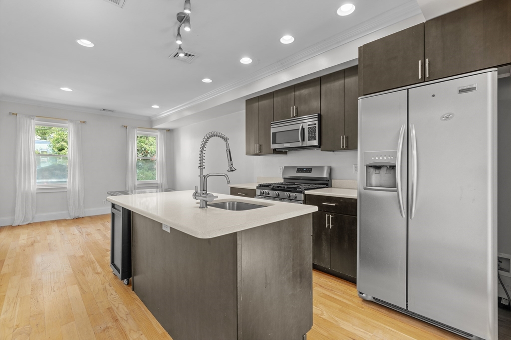 178 Chestnut Ave, Boston, Massachusetts, 1 Bedroom Bedrooms, 3 Rooms Rooms,1 BathroomBathrooms,Residential Lease,For Rent,Chestnut Ave,73422403