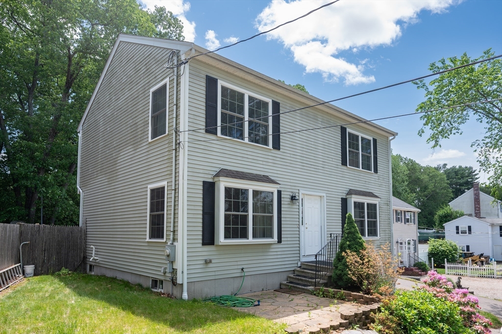 146 Lakeside Ave, Wrentham, Massachusetts, 2 Bedrooms Bedrooms, 6 Rooms Rooms,2.5 BathroomsBathrooms,Residential Lease,For Rent,Lakeside Ave,73386007