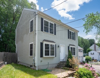 146 Lakeside Ave, Wrentham, Massachusetts, 2 Bedrooms Bedrooms, 6 Rooms Rooms,2.5 BathroomsBathrooms,Residential Lease,For Rent,Lakeside Ave,73386007