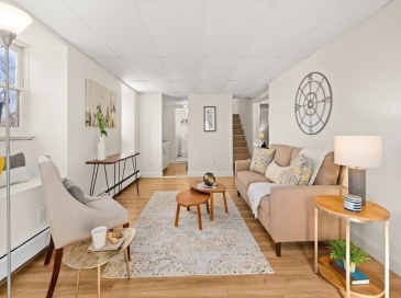 38 Fern, Medford, Massachusetts, 2 Bedrooms Bedrooms, 3 Rooms Rooms,1 BathroomBathrooms,Residential Lease,For Rent,Fern,73422527