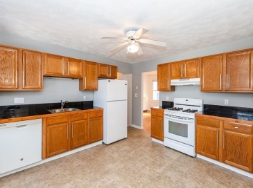 15 Hutchinson Street, Winthrop, Massachusetts, 2 Bedrooms Bedrooms, 5 Rooms Rooms,1 BathroomBathrooms,Residential Lease,For Rent,Hutchinson Street,73391630