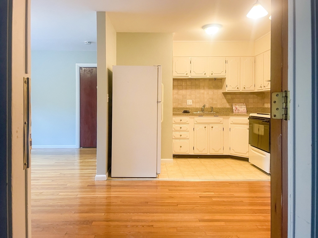 1185 Adams St, Boston, Massachusetts, 2 Bedrooms Bedrooms, 4 Rooms Rooms,1 BathroomBathrooms,Residential Lease,For Rent,Adams St,73405643