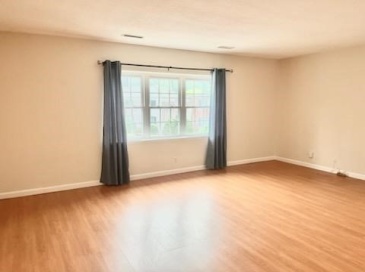 31 Lake Shore Court, Boston, Massachusetts, 2 Bedrooms Bedrooms, 5 Rooms Rooms,1 BathroomBathrooms,Residential Lease,For Rent,Lake Shore Court,73399376