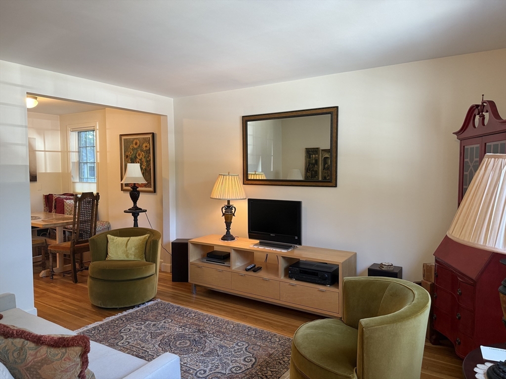 63 Linden Street, Wellesley, Massachusetts, 2 Bedrooms Bedrooms, 5 Rooms Rooms,1.5 BathroomsBathrooms,Residential Lease,For Rent,Linden Street,73413224