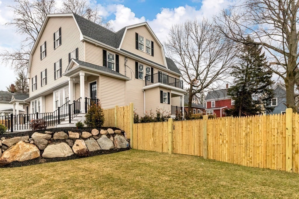 72 Holland St, Winchester, Massachusetts, 4 Bedrooms Bedrooms, 10 Rooms Rooms,2.5 BathroomsBathrooms,Residential Lease,For Rent,Holland St,73419427