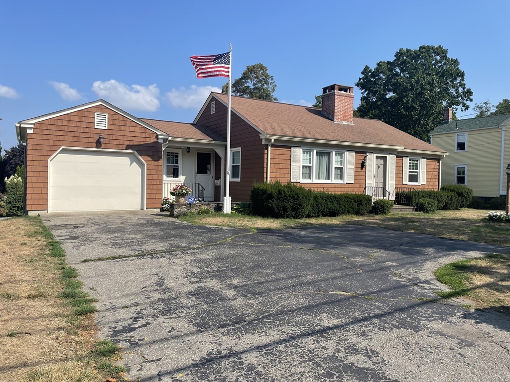 1000 Hope St, Bristol, Rhode Island, 2 Bedrooms Bedrooms, 5 Rooms Rooms,1 BathroomBathrooms,Residential Lease,For Rent,Hope St,73422643