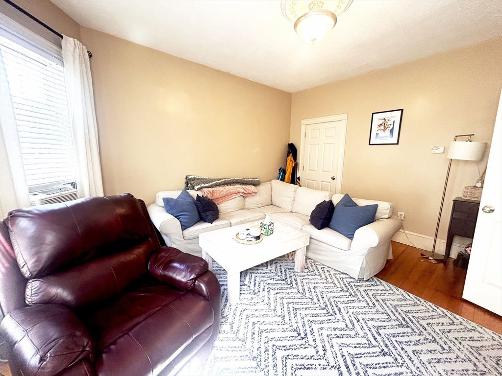 3 Kenney St, Boston, Massachusetts, 2 Bedrooms Bedrooms, 7 Rooms Rooms,2 BathroomsBathrooms,Residential Lease,For Rent,Kenney St,73422695