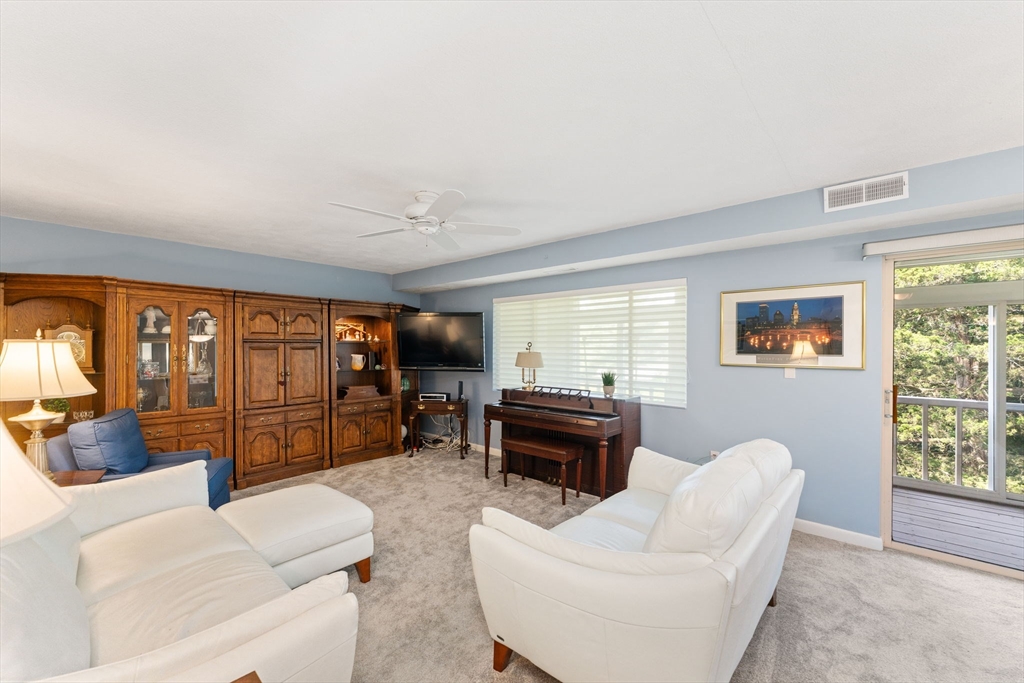 196 Old River Rd, Lincoln, Rhode Island, 2 Bedrooms Bedrooms, 4 Rooms Rooms,1 BathroomBathrooms,Residential,For Sale,Old River Rd,73393244