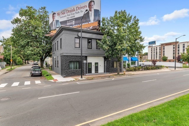 939 E Columbus Ave, Springfield, Massachusetts, ,Commercial Sale,For Sale,E Columbus Ave,73422973