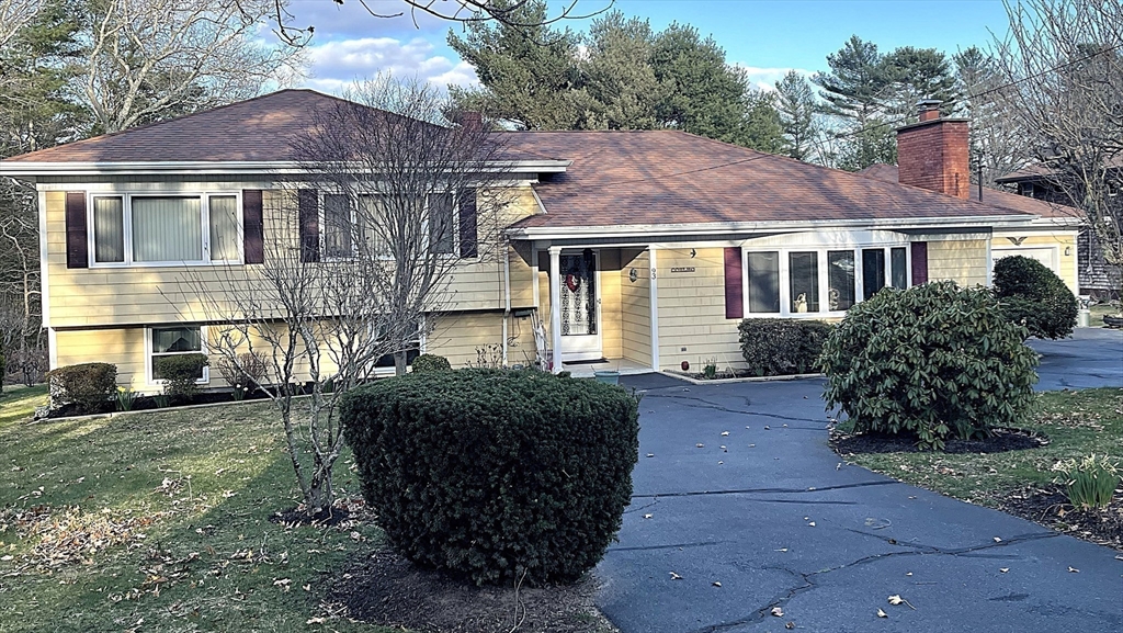 93 Highland Avenue, Dartmouth, Massachusetts, 3 Bedrooms Bedrooms, 7 Rooms Rooms,2 BathroomsBathrooms,Residential,For Sale,Highland Avenue,73359687