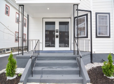 300-302 Main St, Medford, Massachusetts, 3 Bedrooms Bedrooms, 6 Rooms Rooms,2.5 BathroomsBathrooms,Residential Lease,For Rent,Main St,73405200