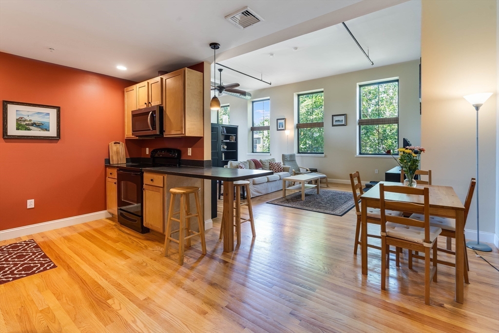 220 Spencer Ave., Chelsea, Massachusetts, 1 Bedroom Bedrooms, 3 Rooms Rooms,1 BathroomBathrooms,Residential Lease,For Rent,Spencer Ave.,73398608