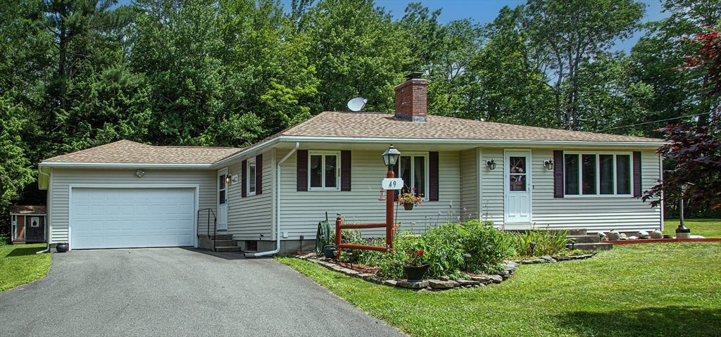 49 South Main St, Goshen, Massachusetts, 3 Bedrooms Bedrooms, 5 Rooms Rooms,1 BathroomBathrooms,Residential,For Sale,South Main St,73396108