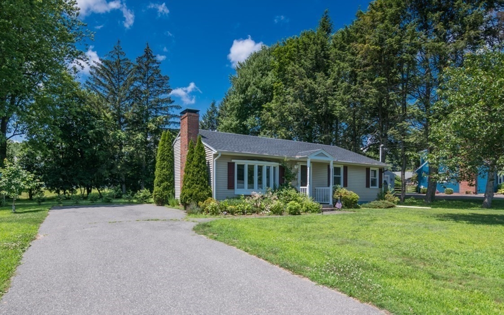 24 S West St, Agawam, Massachusetts, 3 Bedrooms Bedrooms, 6 Rooms Rooms,1 BathroomBathrooms,Residential,For Sale,S West St,73360218