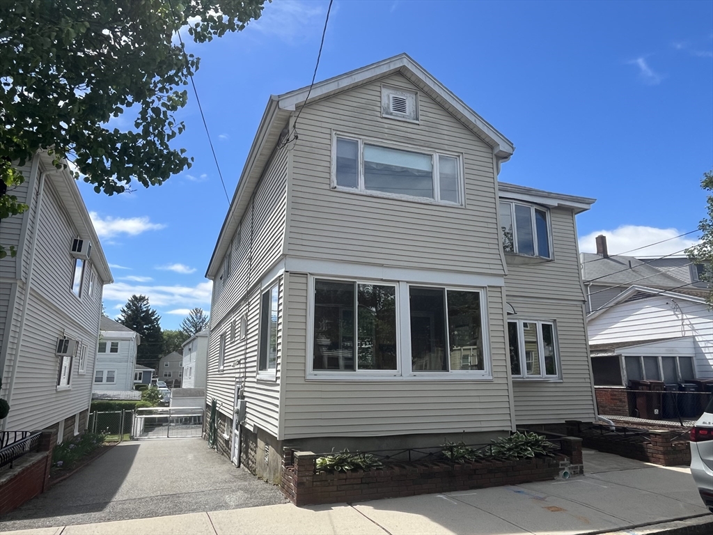 128-130 Clarence, Everett, Massachusetts, 3 Bedrooms Bedrooms, 9 Rooms Rooms,2.5 BathroomsBathrooms,Residential Income,For Sale,Clarence,73377319