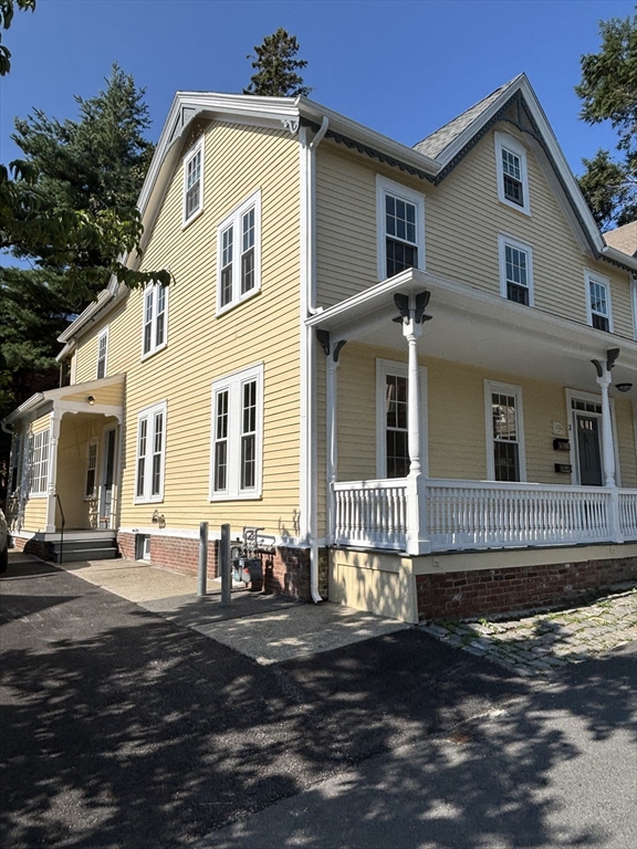 3 Oxford Place, Worcester, Massachusetts, 2 Bedrooms Bedrooms, 5 Rooms Rooms,1 BathroomBathrooms,Residential Lease,For Rent,Oxford Place,73414337
