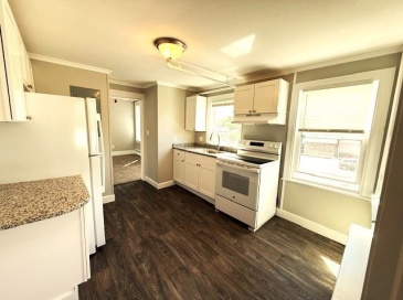 324 Cabot St, Beverly, Massachusetts, 1 Bedroom Bedrooms, 2 Rooms Rooms,1 BathroomBathrooms,Residential Lease,For Rent,Cabot St,73423197