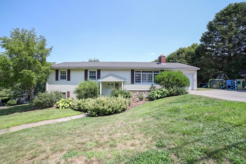 3 Vega Dr, Shrewsbury, Massachusetts, 3 Bedrooms Bedrooms, 7 Rooms Rooms,2 BathroomsBathrooms,Residential Lease,For Rent,Vega Dr,73411822