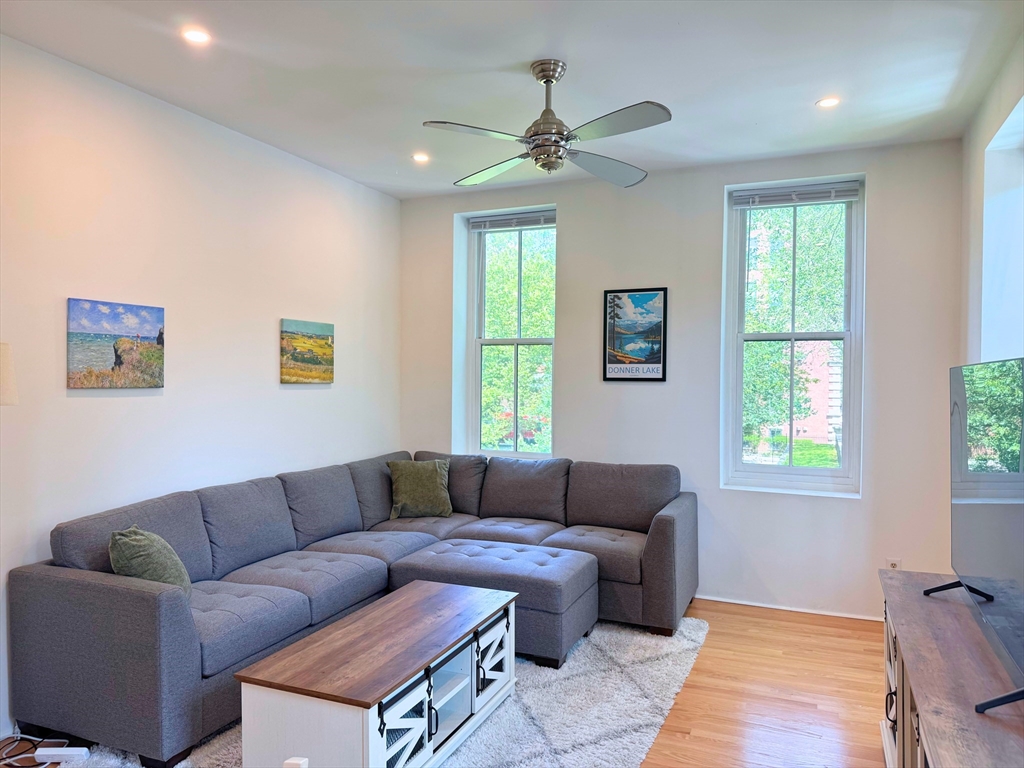 30 E Concord, Boston, Massachusetts, 1 Bedroom Bedrooms, 4 Rooms Rooms,1 BathroomBathrooms,Residential Lease,For Rent,E Concord,73412318