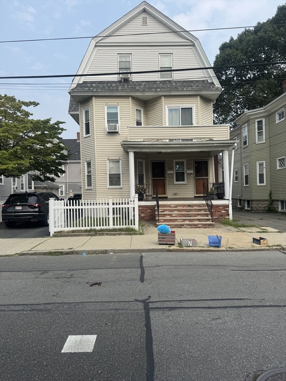 229 Spring St, Medford, Massachusetts, 3 Bedrooms Bedrooms, 7 Rooms Rooms,1.5 BathroomsBathrooms,Residential Lease,For Rent,Spring St,73414010