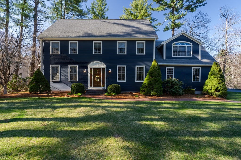 20 Williamsburg Lane, Attleboro, Massachusetts, 4 Bedrooms Bedrooms, 10 Rooms Rooms,2.5 BathroomsBathrooms,Residential,For Sale,Williamsburg Lane,73360529