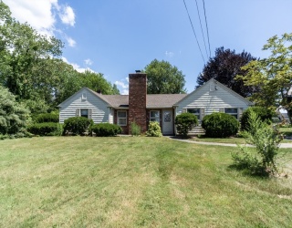 195 Barney Ave, Rehoboth, Massachusetts, 3 Bedrooms Bedrooms, 6 Rooms Rooms,1.5 BathroomsBathrooms,Residential,For Sale,Barney Ave,73409282