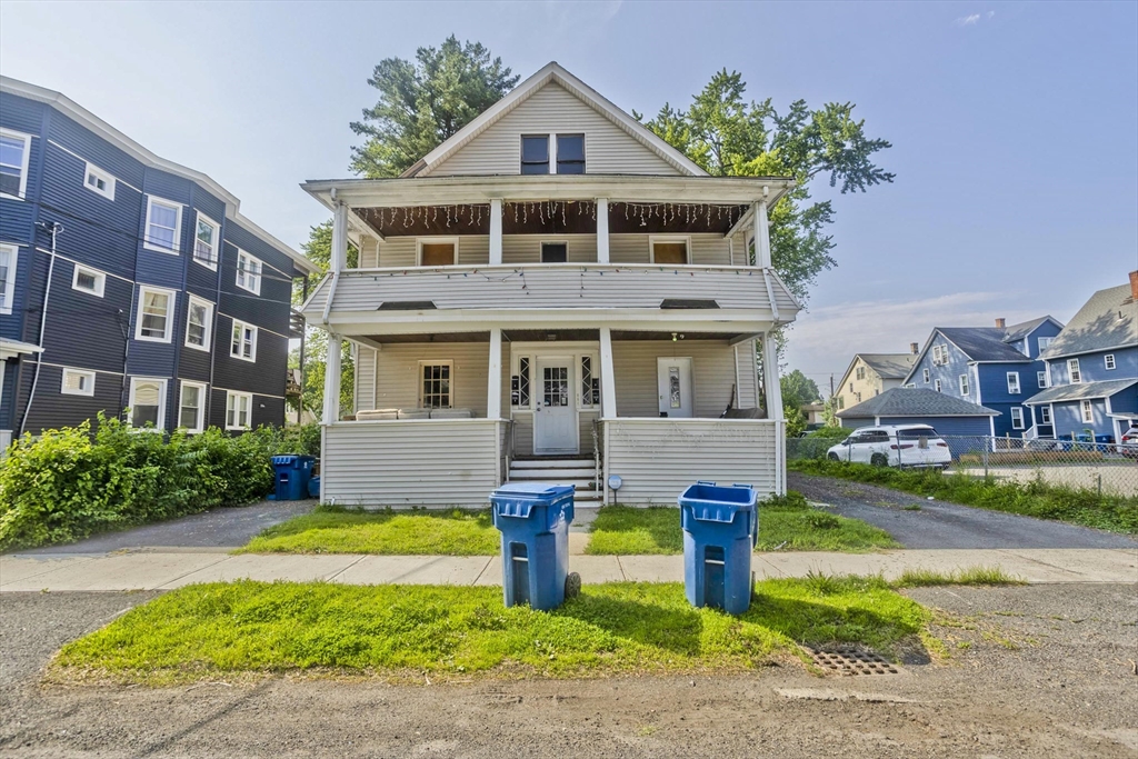 16 Worthen St, West Springfield, Massachusetts, 8 Bedrooms Bedrooms, 17 Rooms Rooms,4 BathroomsBathrooms,Residential Income,For Sale,Worthen St,73352283