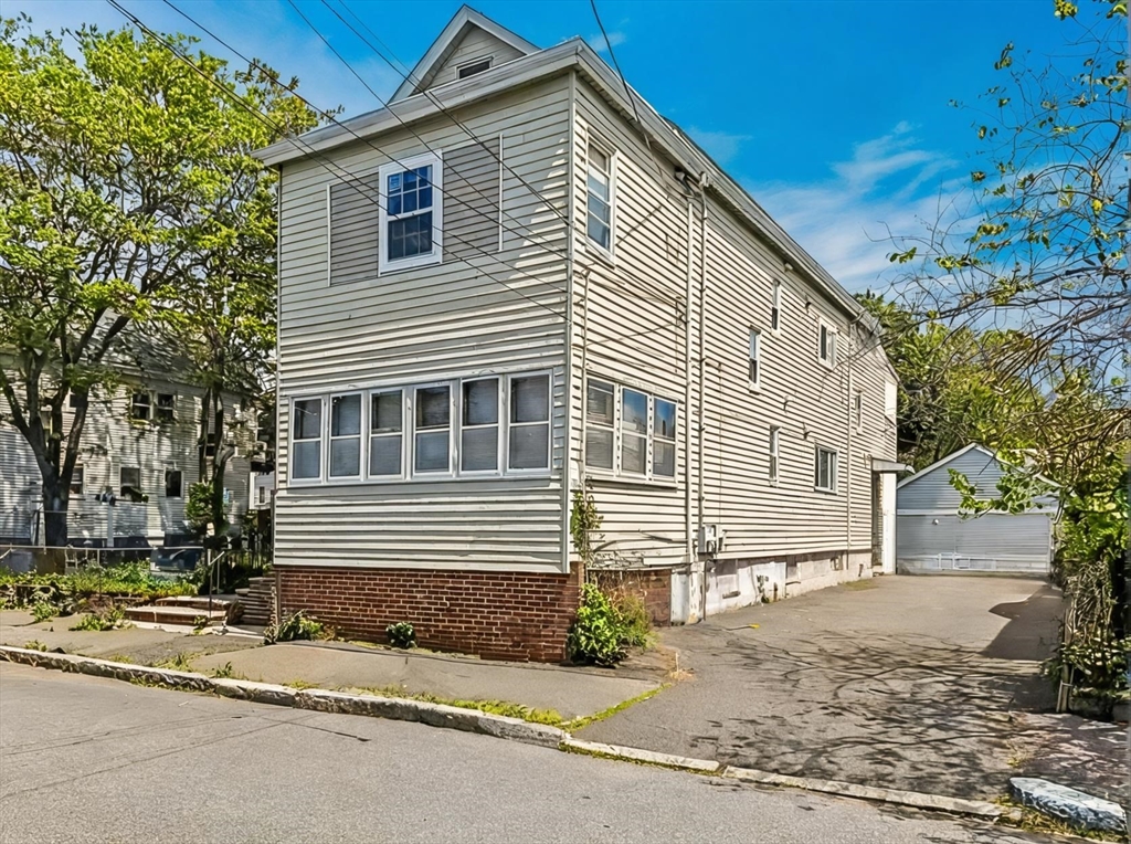 78-80 Suffolk St, Malden, Massachusetts, 7 Bedrooms Bedrooms, 12 Rooms Rooms,2 BathroomsBathrooms,Residential Income,For Sale,Suffolk St,73403835