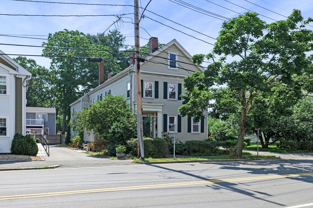 21 Locust St, Danvers, Massachusetts, 6 Bedrooms Bedrooms, 13 Rooms Rooms,3 BathroomsBathrooms,Residential Income,For Sale,Locust St,73408186