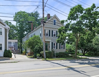 21 Locust St, Danvers, Massachusetts, 6 Bedrooms Bedrooms, 13 Rooms Rooms,3 BathroomsBathrooms,Residential Income,For Sale,Locust St,73408186