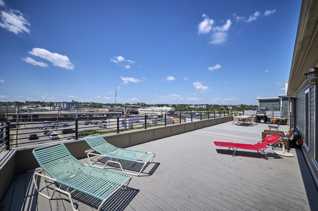 65 Willow Court, Boston, Massachusetts, 3 Bedrooms Bedrooms, 7 Rooms Rooms,2 BathroomsBathrooms,Residential Lease,For Rent,Willow Court,73394353