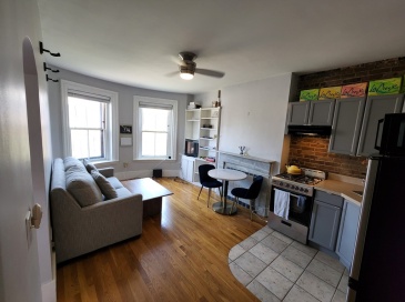154 W Concord St, Boston, Massachusetts, 1 Bedroom Bedrooms, 3 Rooms Rooms,1 BathroomBathrooms,Residential Lease,For Rent,W Concord St,73423480