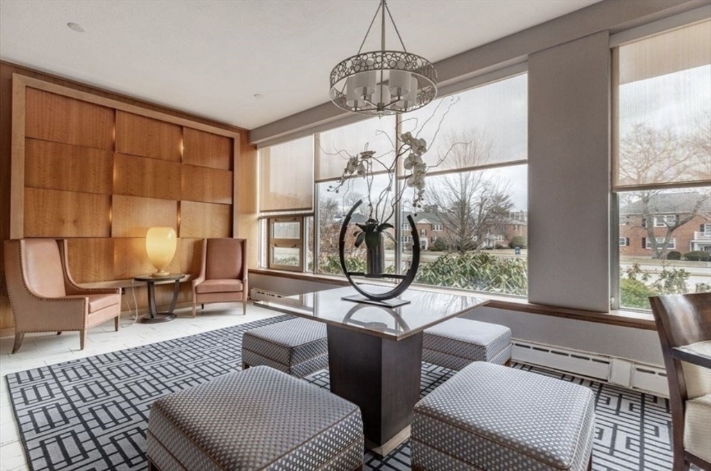 2 Hammond Pond Pkwy, Newton, Massachusetts, 2 Bedrooms Bedrooms, 5 Rooms Rooms,1 BathroomBathrooms,Residential Lease,For Rent,Hammond Pond Pkwy,73423539