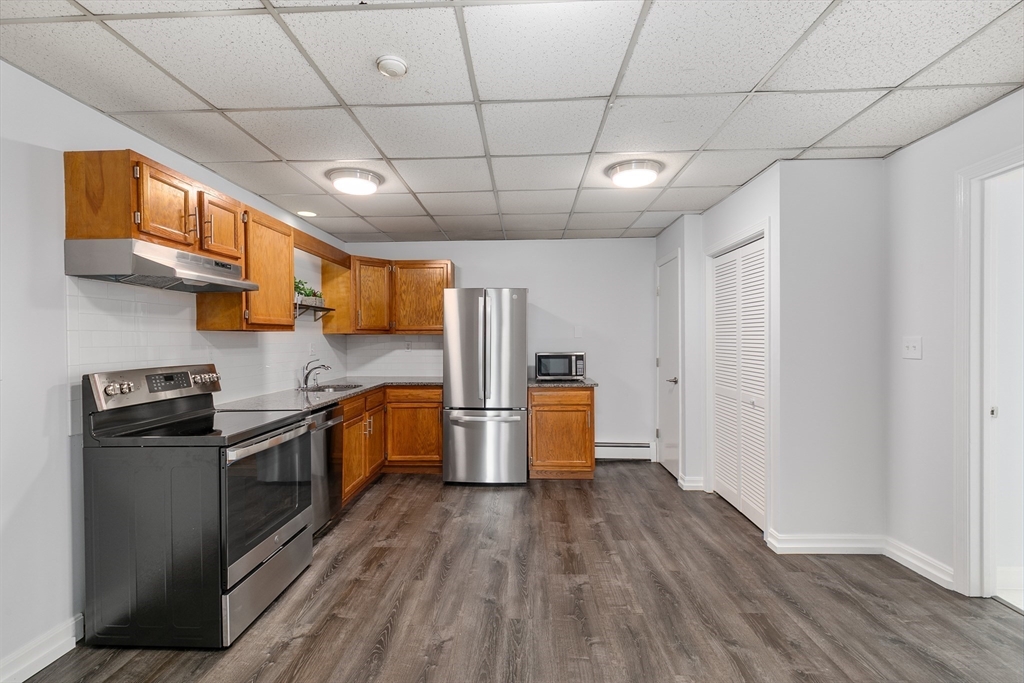 131 Essex Street, Salem, Massachusetts, 1 Bedroom Bedrooms, 5 Rooms Rooms,1 BathroomBathrooms,Residential Lease,For Rent,Essex Street,73412985