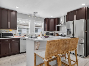 81 Bailey Rd, Somerville, Massachusetts, 4 Bedrooms Bedrooms, 6 Rooms Rooms,2 BathroomsBathrooms,Residential Lease,For Rent,Bailey Rd,73415418