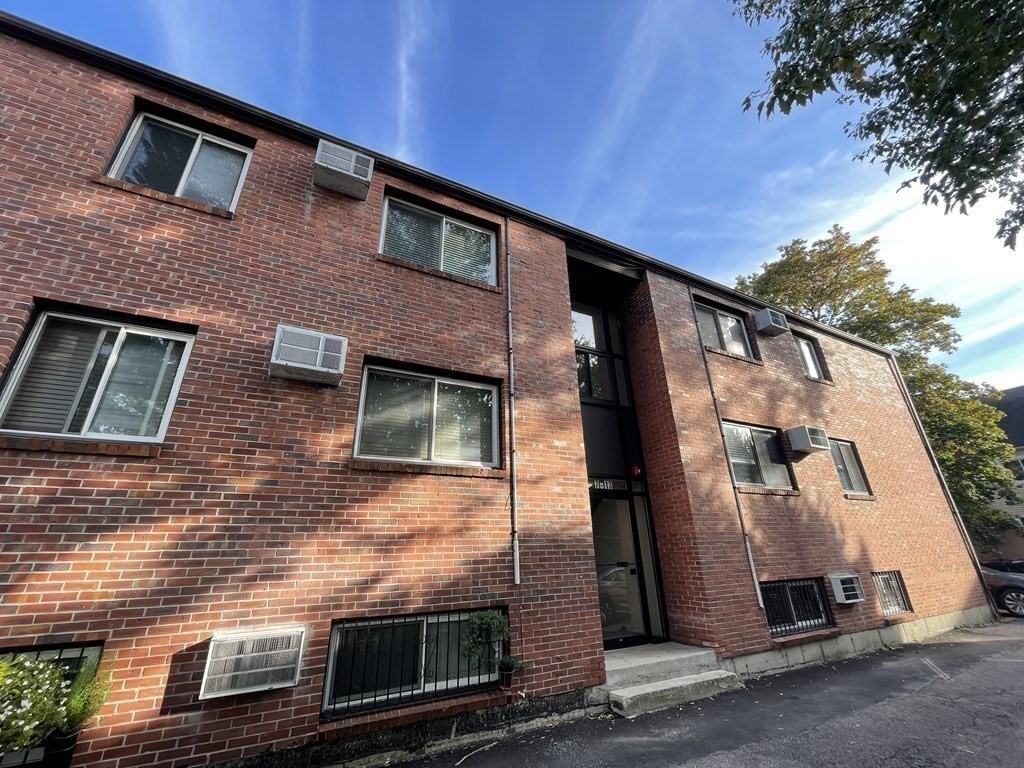 7 Mortimer Place, Somerville, Massachusetts, 1 Bedroom Bedrooms, 3 Rooms Rooms,1 BathroomBathrooms,Residential Lease,For Rent,Mortimer Place,73402130