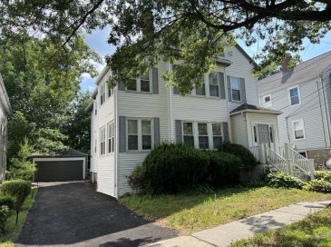 202 Maplewood, Watertown, Massachusetts, 2 Bedrooms Bedrooms, 5 Rooms Rooms,1 BathroomBathrooms,Residential Lease,For Rent,Maplewood,73399968