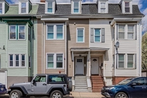 92 Lexington Street, Boston, Massachusetts, 2 Bedrooms Bedrooms, 4 Rooms Rooms,2 BathroomsBathrooms,Residential Lease,For Rent,Lexington Street,73371329